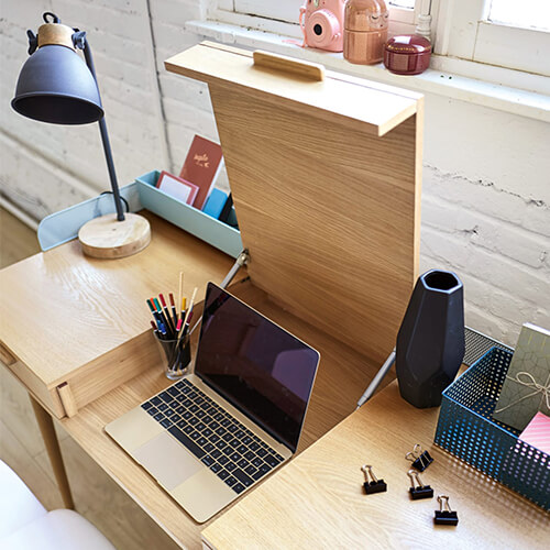 Bureau Bruin houten bureau voor de jeugdkamer