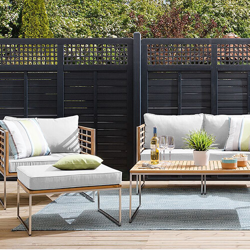 Moderne lounge meubels van hout met witte bedekking