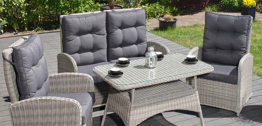 Rotan lounge meubels met hoes