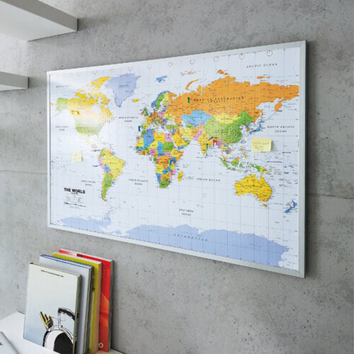 Wat de decoratie betreft Prikbord in wereldkaartoptiek