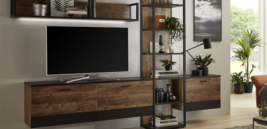 Wandmeubel in industrial stijl met donkere houten fronten
