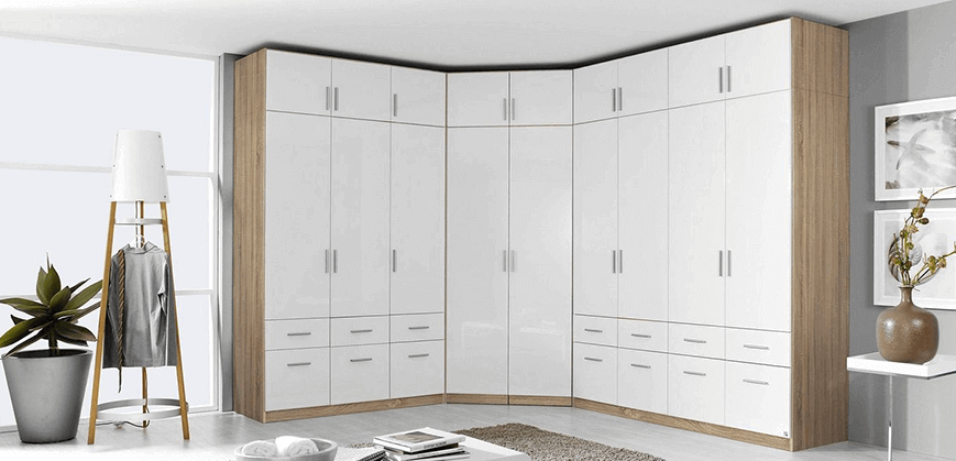 Hoekkast in massief hout en wit lak look