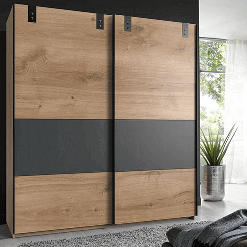 Houten zweefdeurkast met matte blikvanger