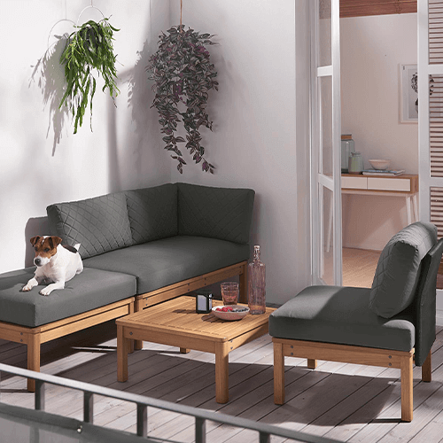 Lounge meubels van hout met gestoffeerde zittingen