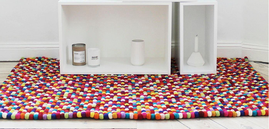 Kleurrijk wollen tapijt