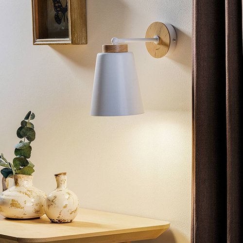 Wandlamp in een moderne flat