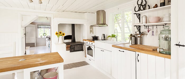 Witte keuken in landelijke stijl