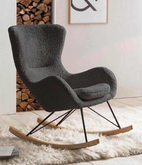 Moderne schommelstoel met zwarte stoffering
